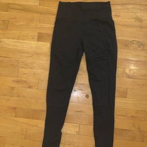 Aritizia LNA Black Pattern Leggings M